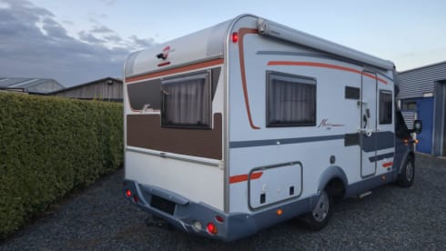 Nexxo T660 – 4p Bürstner semi-integrated uit 2007