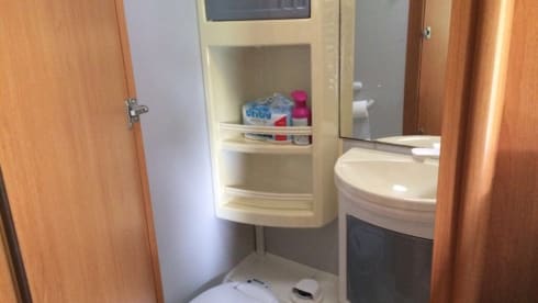 Beautiful spacious family motorhome for 6 people with air conditioning