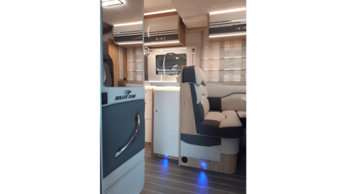 ROLLER TEAM ZEFIRO 265TL – *MACHINE* BEAUTIFUL SEMI-INTEGRAL FOR RENT (Driving license B)