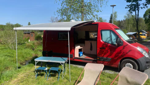 Off-grid campervan met twijfelaar stapelbed!