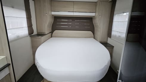 Challenger – Comfortable semi-integrated with large queen bed and lots of light