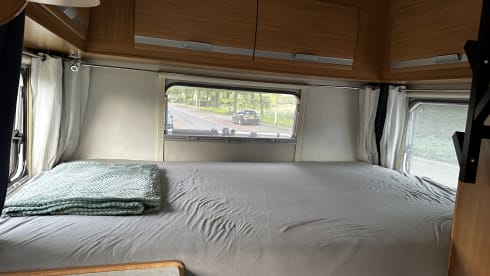 Cozy and complete 5 person camper