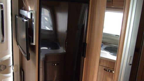 Very luxurious and complete Hymer camper, cream of the crop