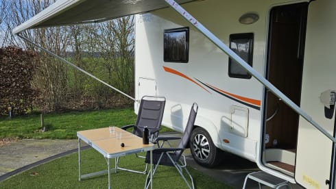 Voyager – impeccable 4p semi-integrated camper from 2017