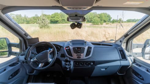 Challenger! – Spacious, modern and luxurious camper with 4 fixed sleeping places - XL garage