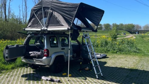 Jeep met daktent – Roof tent, 4 persons