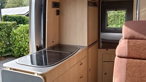 Avanti La Strada – Luxury Bus Camper | 4 sitting/3 sleeping | Kitchen/Toilet/Motorcycle air conditioning/Bicycle carrier