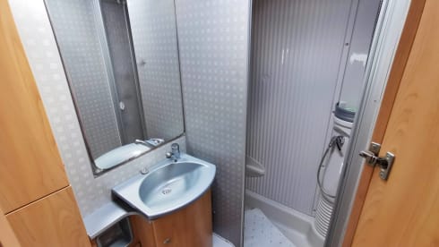 Burstner – Camper with a double bed and two singles to get around Sardinia