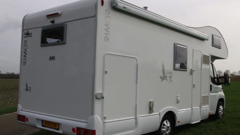 Riviera Garage – Beautiful Ford Riviera for 6 persons with XXL garage
