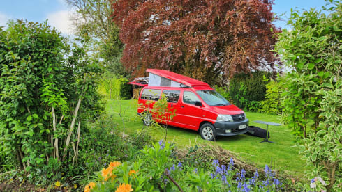 Dan – Toyota Hiace D4D 120 LWB campervan 