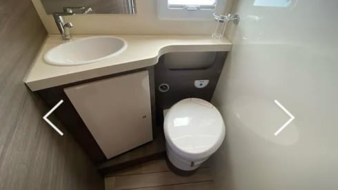 4 person luxury motorhome Fiat semi-integrated 