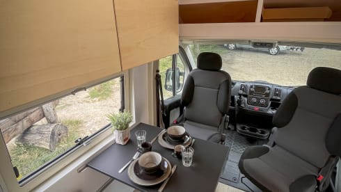 Gerrit – 2p Peugeot bus from 2019