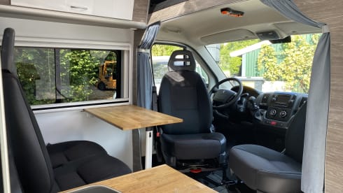 Olly 3.0 – Sporty bus camper - Bronckhorst Campers