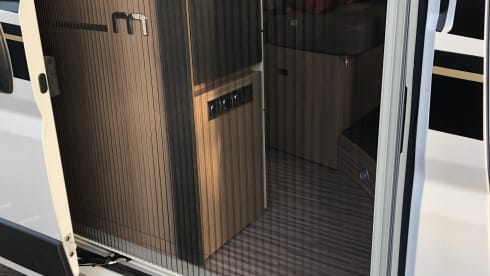Exceptional 4 berth pop top family campervan from Malibu