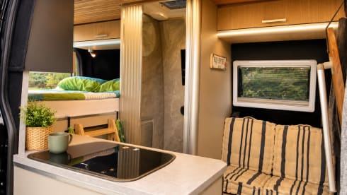 Houseonwheels Black edition – Renault Master campervan 25 novembre 4000 km bagno con doccia/WC riscaldatore ausiliario.