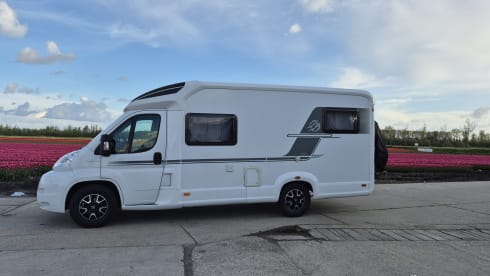 Nice compact 2 person camper with single beds.