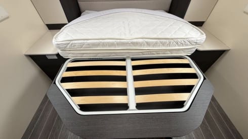 Charlie – High-Spec 5 berth Roller Team Motorhome - Free Wifi & Insurance - 2024