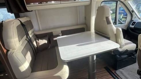 SilverBird – luxurious Adria Matrix 670SL - Located 10mins from Heathrow Airport