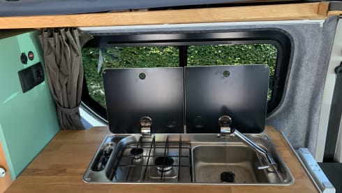 KIWI GOLD (6) – Renault Trafic Eco bus camper completely self-sufficient