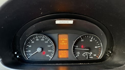 Crazy camper – 2p Mercedes-Benz bus uit 2017