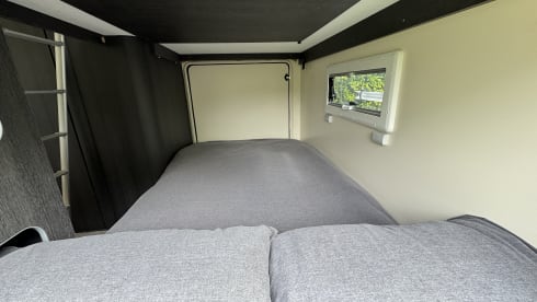 Rollerteam Zefiro 675 Auto, 5 Berth Family Motorhome