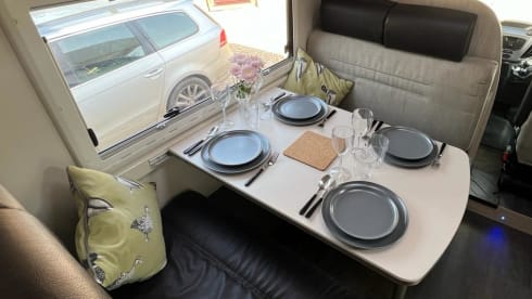 Herbie – Comfortable 4/5/6 berth Chausson Flash motorhome with all of the comforts