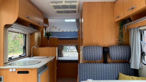 Hymer spacious 6p family camper with bunk beds