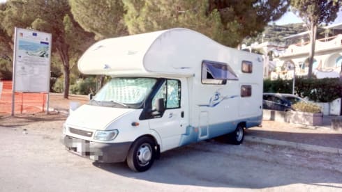 Mycamper – 6-seater attic camper with air conditioning