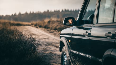 WOLF V8 – Adventure & freedom with a Land Rover with roof tent!