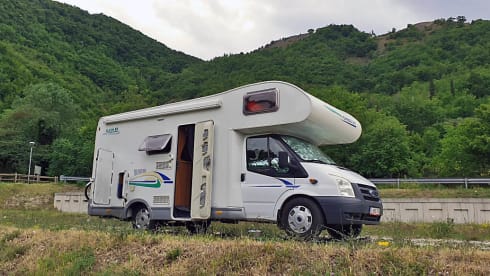  Chausson Flash 03 – Comfortable family camper with bunk beds