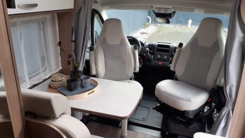 Carado V337 – Experience the freedom! (built in 2021) Compact and luxurious with all options and 2 beds