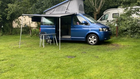 Blue California – 4p Volkswagen campervan from 2011