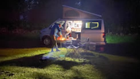 Islay – Luxury auto 4 berth Volkswagen T6.1 camper
