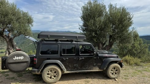 JLUR – La tua avventura fuoristrada con la Jeep Wrangler inizia qui (2 adulti + 2 bambini)