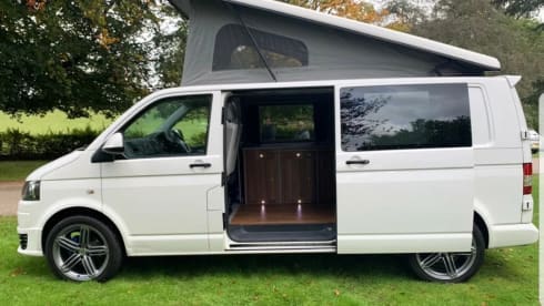 S88 – VW T5.1 Camper LANGE WHEEL BASE - Sitzplätze 5 Schlafplätze 4 (10 Schlafplätze inkl. Markise)