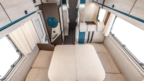 Spacious Rimor Kilig 50 - 6 person camper