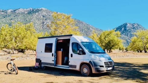 Vaiana – Comfort & Freedom: Camper with Solar, Bathroom & Heating