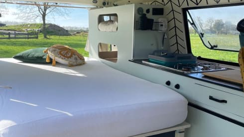 Koos – Trendy T4 - luxury bed - 1:14!