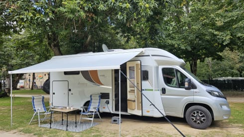 Campi – Luxury 2p Bürstner with queen bed, air conditioning and inverter 