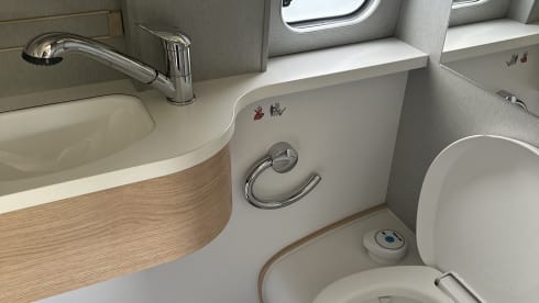 4p Mercedes-Benz Hymer camper met hefdak