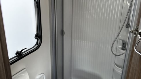 5 – Spacious and luxurious 3-person camper with lots of room to move!