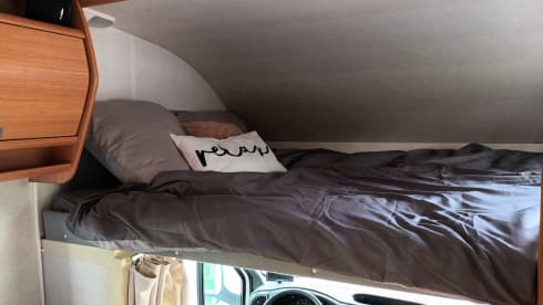Nice 6-person alcove camper for rent