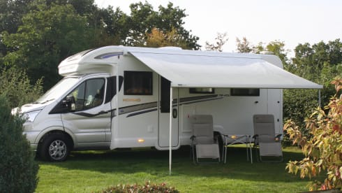 Lily – Lily - Luxury 4 Berth, Automatic Motorhome 