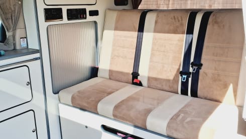 Mabel – Easy to drive, cosy automatic camper 