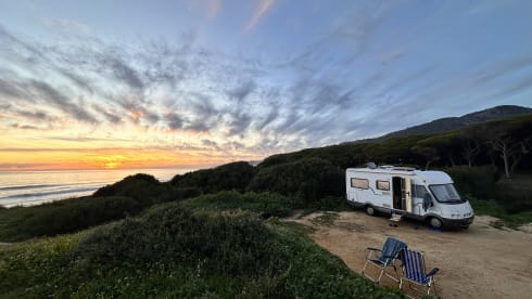 Compleet uitgeruste Hymer vast bed airco zonnepan. 