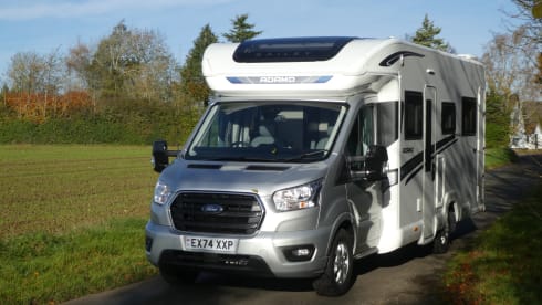 Poppy – Poppy - Luxury 4 Berth, Automatic Motorhome 
