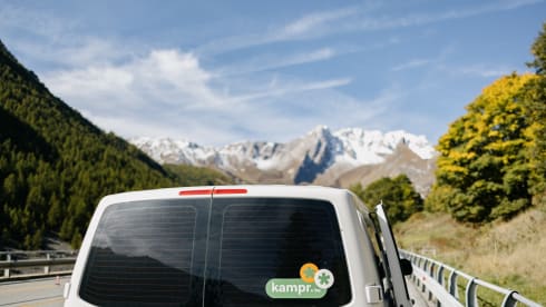 kampr – Converted Volkswagen campervan from 2021 (2p + child)