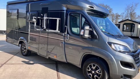 Saeftinghe – Available for rent in Spain from October 1st: Beautiful two-person LMC Camper 