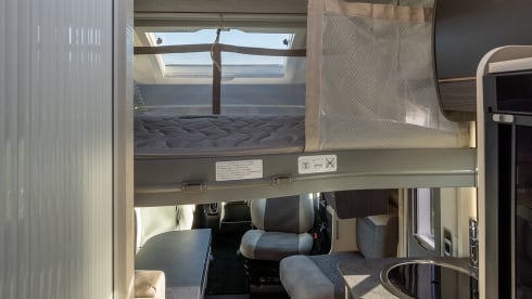 Chausson 3 – beautiful family camper, 5 persons with automatic transmission, built in 2024