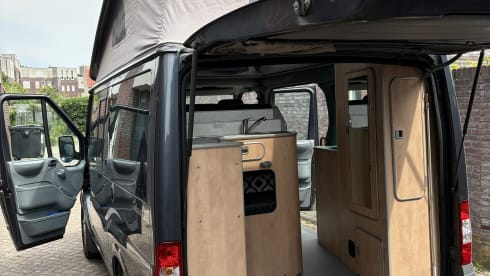 Ford-Campingbus für 4 Personen, Baujahr 2010